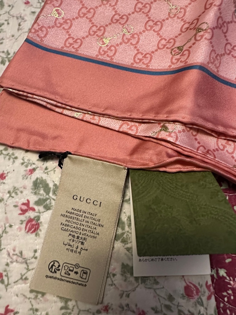 Gucci Pink and Gold Patterned Scarf brand new - Picture 4 of 9